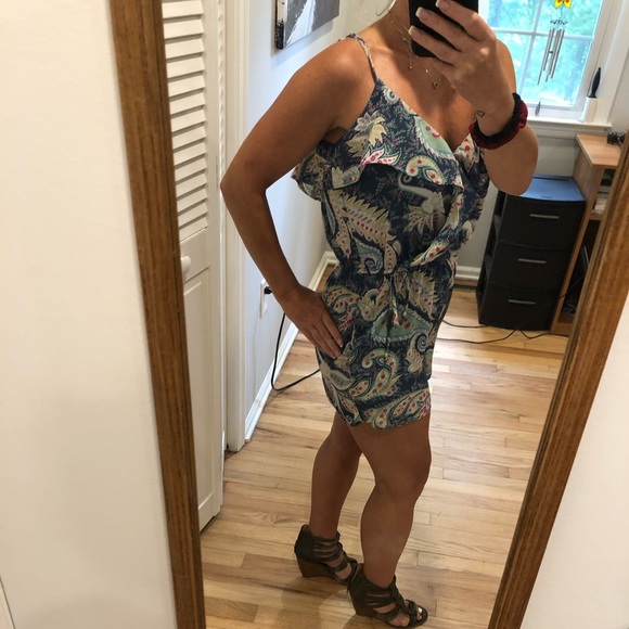 Flattering Fun Summer Romper.  ☀️Size Small! - Picture 3 of 8